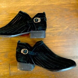 Vince Camuto women’s Suede Heel Size 9.5